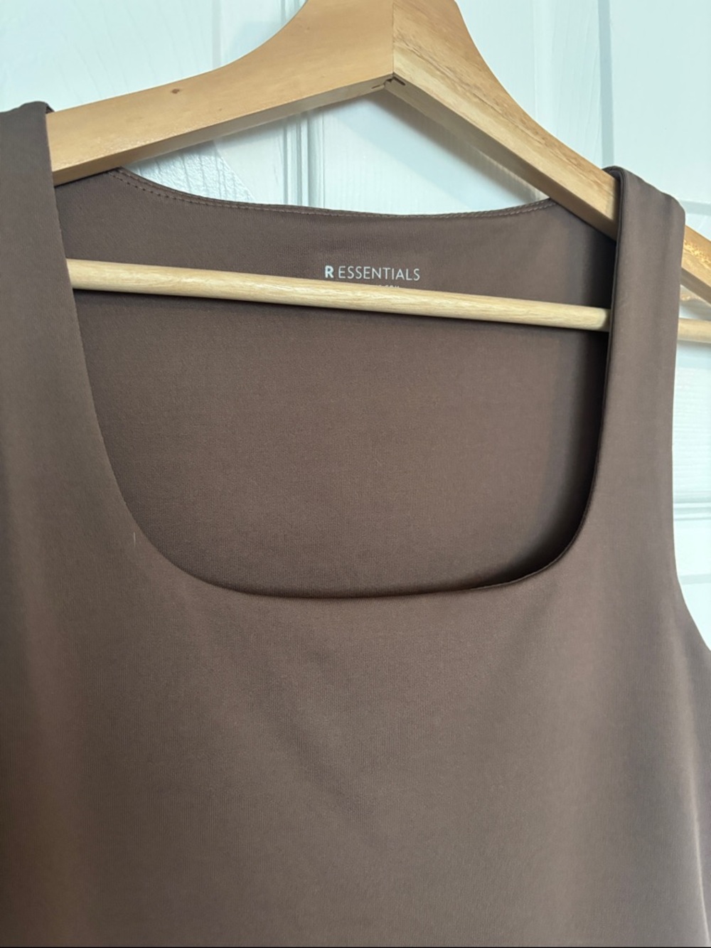 Reitmans R Essentials basic scoop neck tank top - Picture 3 of 6